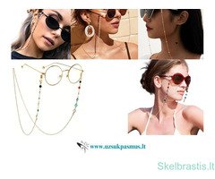Grandinėlė akiniams su spalvotais akmenukais.