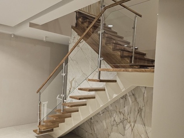 Laiptai, tvorelės, terasos, vartai.